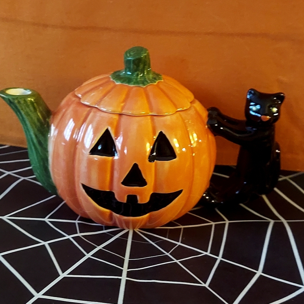 Cranberry Square Teapot Of The Month